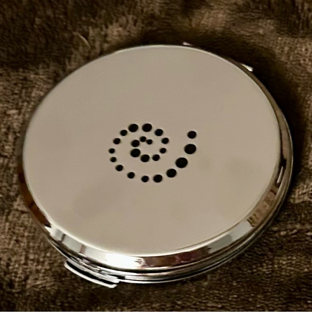 Silver Kamelion Jewelry Pop Compact Case (new)
